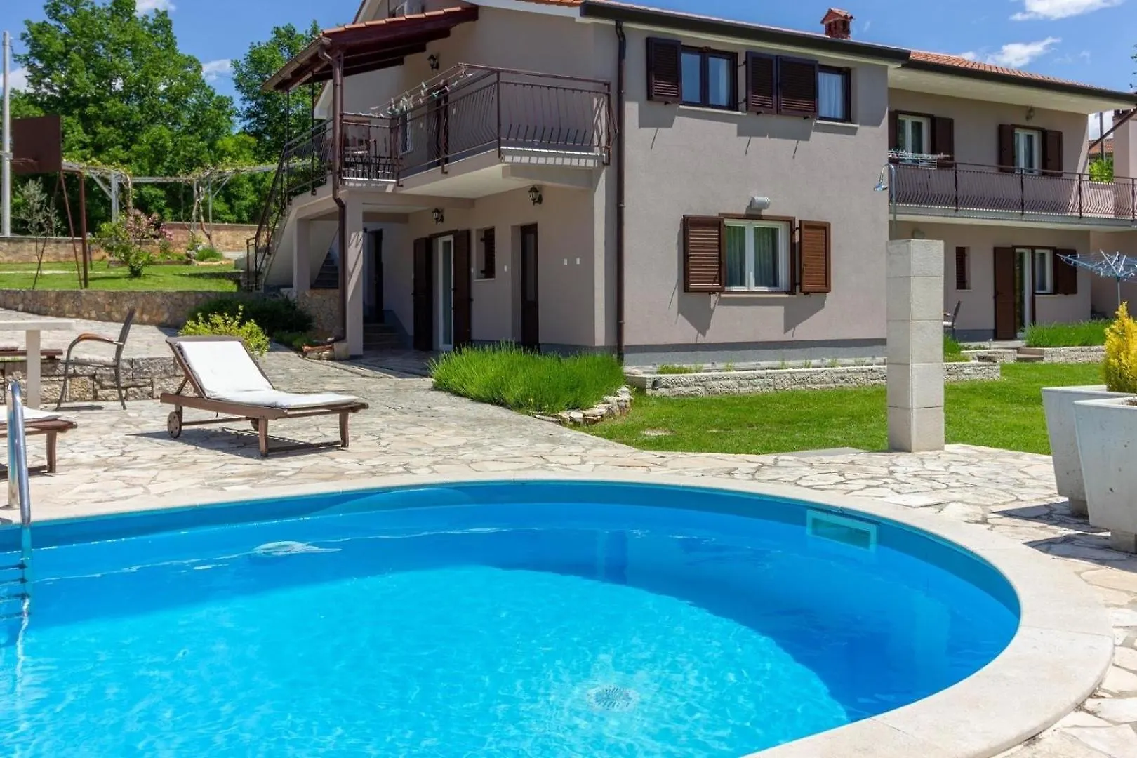 Ferienhaus Mit Privatpool Fuer 12 Personen Ca 160 Qm In Jakovici, Istrien Binnenland Von Istrien Tinjan