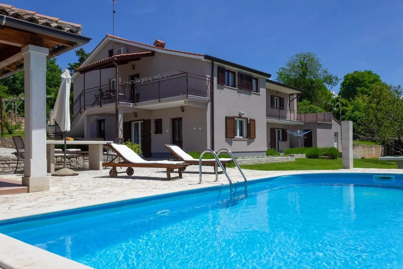Ferienhaus Mit Privatpool Fuer 12 Personen Ca 160 Qm In Jakovici, Istrien Binnenland Von Istrien Tinjan